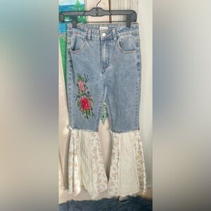 POL 🌸Floral Embroidered Blue Jeans with White Lace Flare. Size Small